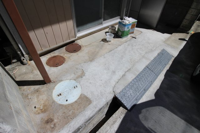 旭が丘3丁目戸建のエントランス