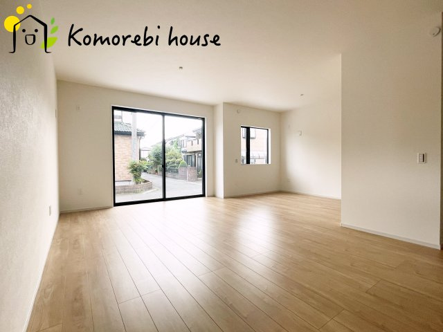 桶川市朝日5期　新築一戸建て　KEIAI GRACE　01の居間・リビング|26.8.17　撮影済み
