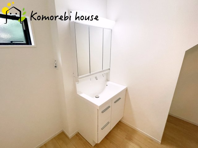 桶川市朝日5期　新築一戸建て　KEIAI GRACE　01の独立洗面台|26.8.17　撮影済み