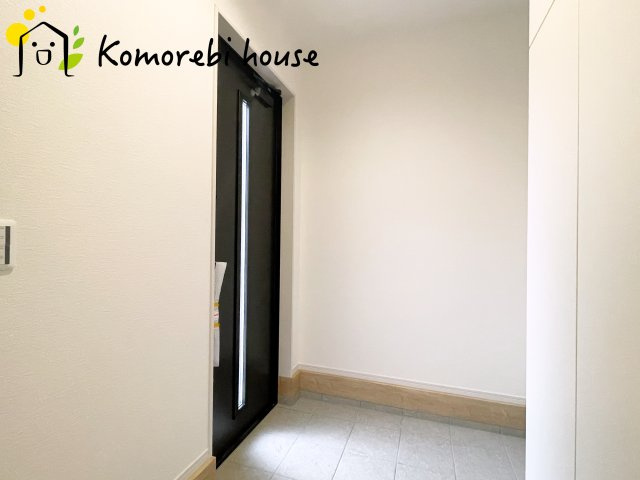 桶川市朝日5期　新築一戸建て　KEIAI GRACE　01の玄関|26.8.17　撮影済み