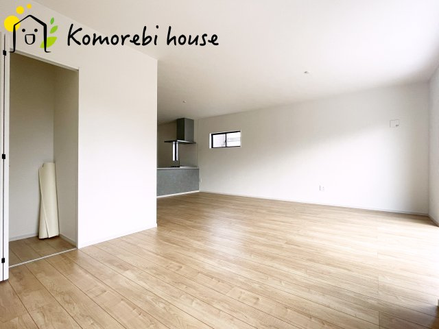 桶川市朝日5期　新築一戸建て　KEIAI GRACE　01の居間・リビング|26.8.17　撮影済み