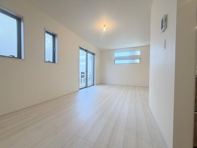 八潮市緑町3丁目　新築戸建　全2棟　3号棟の居間・リビング|同施工会社の参考写真になります。