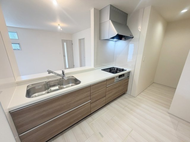 八潮市緑町3丁目　新築戸建　全2棟　3号棟のキッチン|同施工会社の参考写真になります。