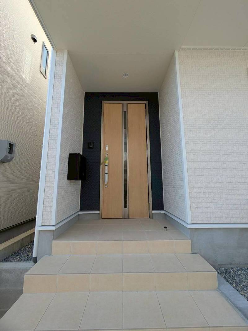 クレイドルガーデン糸満市座波 第２・３号棟の玄関