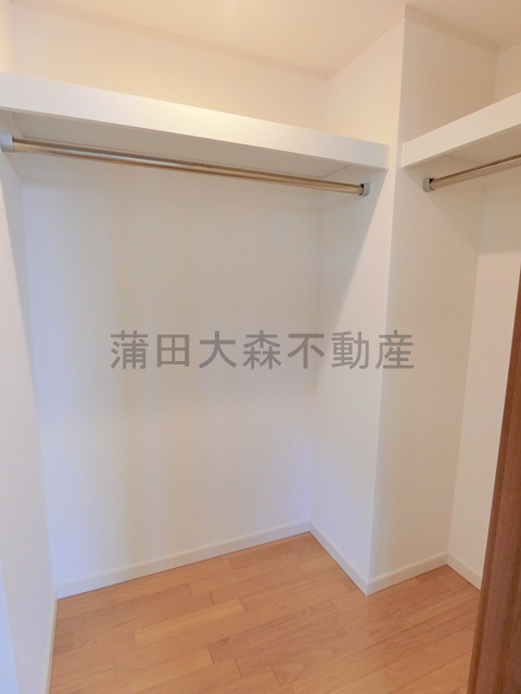 フォレストメゾン雪が谷の収納|ウォークインクローゼット