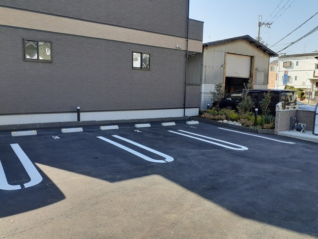 ア・ラ・モードTNの駐車場