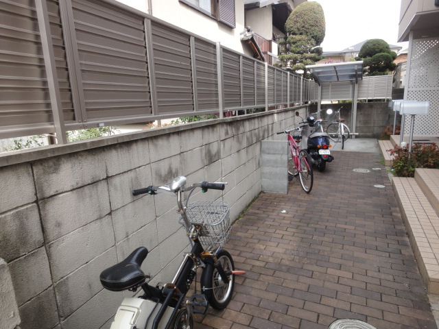 アヴェーク宝塚のエントランス