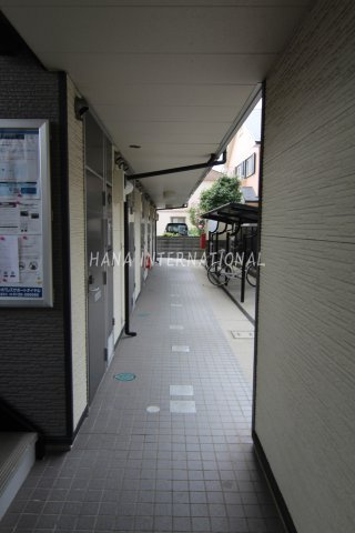 エメラルドグリーンのエントランス