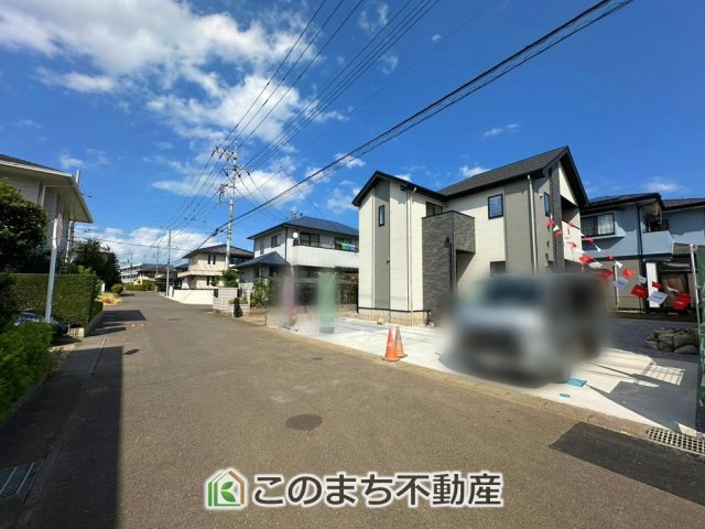 リガーレ下野市緑1期の前面道路含む現地写真|前面道路は広々としてます！運転が苦手な方でもお車の出し入れ簡単で安心です☆
