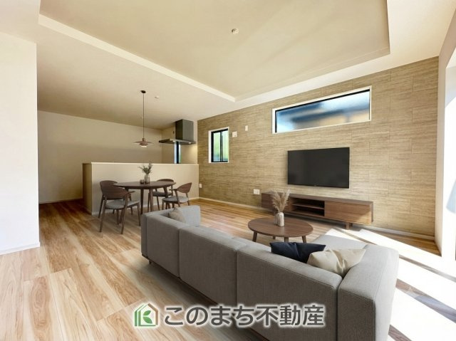 リガーレ下野市緑1期の居間・リビング|時間のゆとりと空間、暖かな陽光がもたらす光と風を独占してください。新しい暮らしが始まります。※家具・什器・調度品・植栽・カーテンなどはCG加工しております。販売価格には含まれません。
