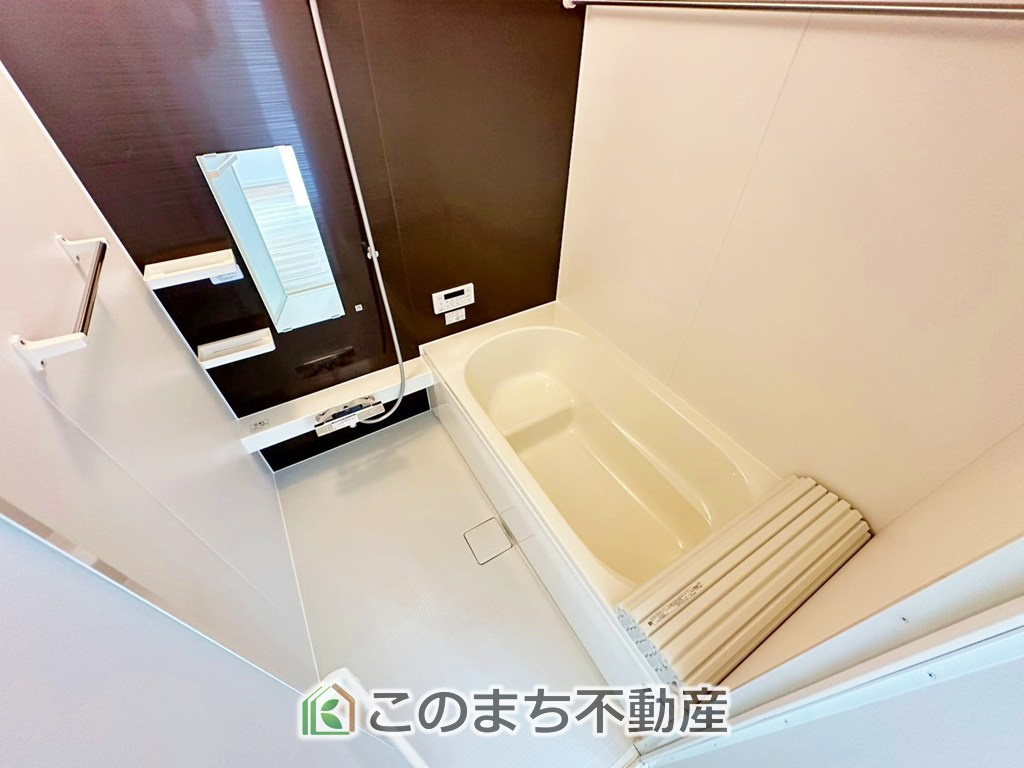リガーレ下野市緑1期の浴室|"ゆったり１坪バスには換気・乾燥・暖房機能付き！！
大人も足を伸ばせるゆったり浴槽！！
ご家族皆さんで入っても、一人でゆっくり入っても一日の疲れを癒してくれるお風呂です！！"
