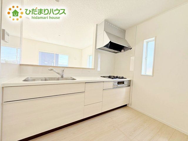 【キッチン】 | ひたちなか市津田第3　新築戸建　2号棟 | 最新のシステムキッチンでお料理がはかどります。大容量収納も魅力です。