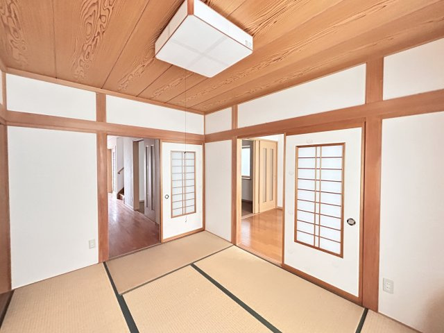 八戸市根城一丁目の和室|1階約6帖和室です。