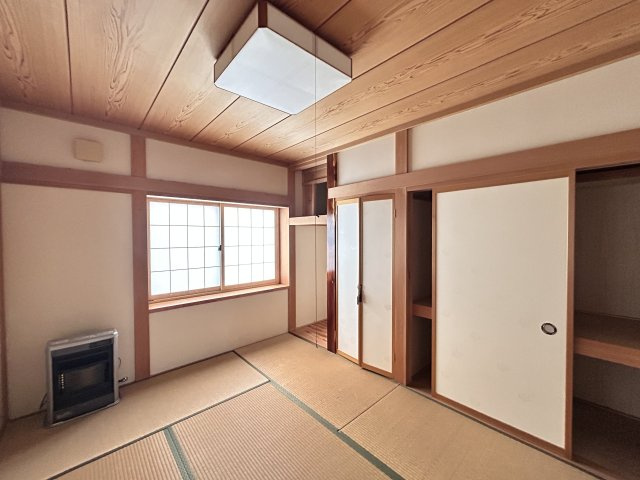 八戸市根城一丁目の和室|1階約6帖和室の別角度です。