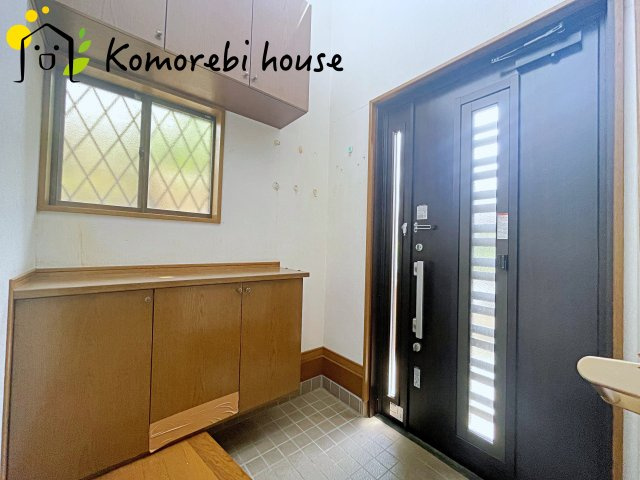 桶川市朝日　中古戸建の玄関|ゆったりとした玄関です