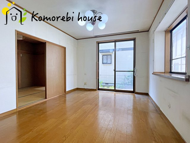 桶川市朝日　中古戸建の居間・リビング|居間です