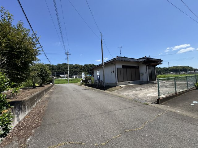 高崎市神戸町　中古住宅の前面道路含む現地写真|現地写真　西側接道幅員約6.0ｍ