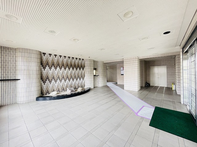 【エントランス】 | アムール和白駅
