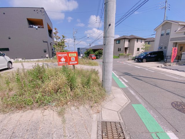 半田市白山町４丁目の前面道路含む現地写真