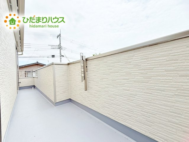 【バルコニー】 | ひたちなか市津田2020番　新築戸建　B号棟 | 広々としたバルコニーは、大量の洗濯物を干しても余裕！お布団だって、家族全員分をいっきに干せますね(^O^)