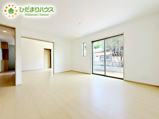 【居間・リビング】 | ひたちなか市津田2020番　新築戸建　B号棟 | 家族で長く過ごすのがリビング。南向きで明るく気持ちの良い空間です。