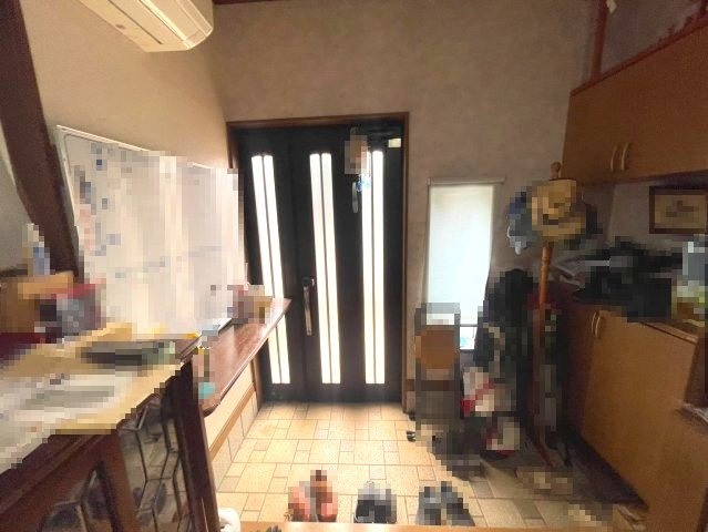千葉市緑区大高町　事務所兼居宅　5LDKの玄関