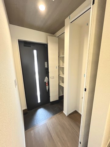 【玄関】 | 春日市一の谷4丁目　2号棟（全3棟）【仲介手数料無料・0円】 | 現地写真。