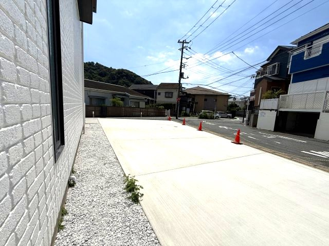 新規フルリノベーション　LDK37帖の駐車場|カースペース