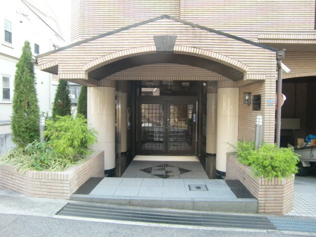 ロイヤルスパークル六甲Ⅱのエントランス