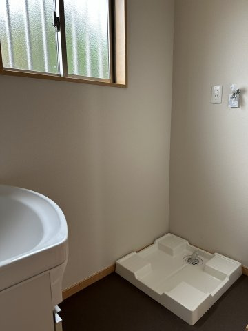 蘇我三丁目中古戸建の独立洗面台|洗濯機置場