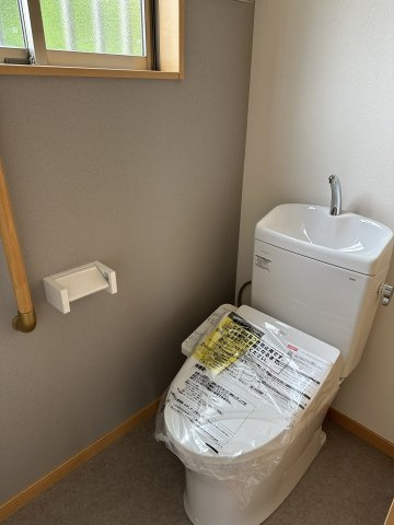 蘇我三丁目中古戸建のトイレ|1階TOTOウォシュレット一体型