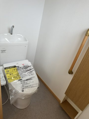 蘇我三丁目中古戸建のトイレ|2階TOTOウォシュレット一体型
