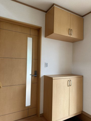 蘇我三丁目中古戸建の玄関|シューズボックス　二の字
