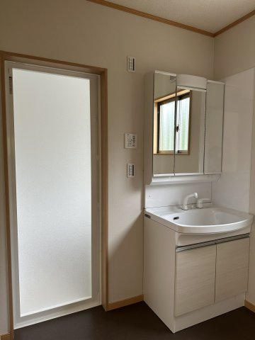蘇我三丁目中古戸建の独立洗面台|タカラスタンダード　ウィットW750㎜　三面鏡洗面台
