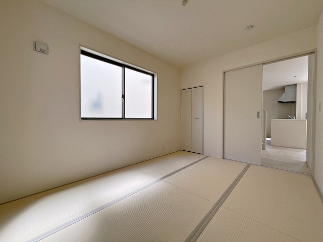 新築戸建・新築建売　福島市方木田上原第2　吉井田小・第一中の和室|タタミ敷きのストレージルームは居室としても利用が可能です！