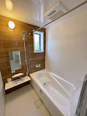 新築戸建・新築建売　福島市方木田上原第2　吉井田小・第一中の浴室|浴室乾燥機付き＆小窓付きなのでカビの発生を抑制！浴室を清潔に保つことができます！