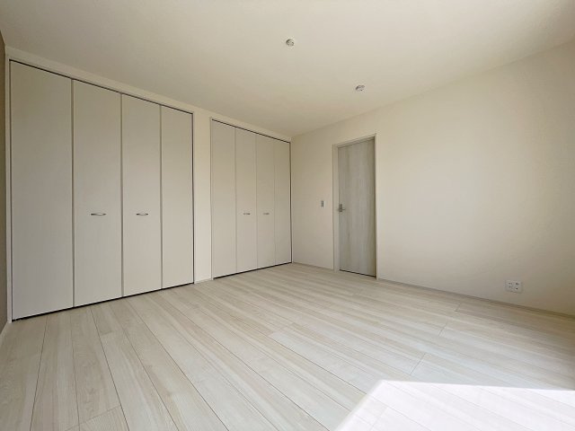 新築戸建・新築建売　福島市方木田上原第2　吉井田小・第一中の洋室|広々としておりご夫婦の主寝室としておすすめのお部屋です！