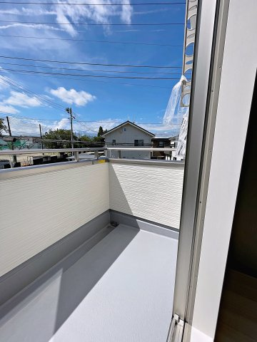 新築戸建・新築建売　福島市方木田上原第2　吉井田小・第一中のバルコニー|南側のバルコニーは陽当たりが良くお洗濯物も良く乾きそうです！