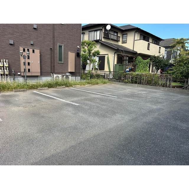 グレースセレノ小山の駐車場