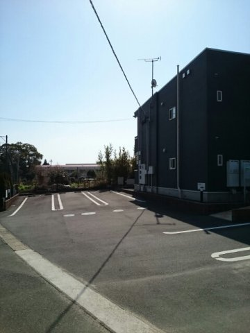 シャローム　中学校通りの駐車場