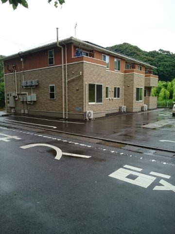 ラヴェール若宮の駐車場