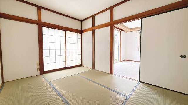 アレンジ自在なお庭がある一戸建て～千葉県野田市山崎～の和室|障子からやわらかい光が差し込む、伝統的な和の趣を残した室内。
