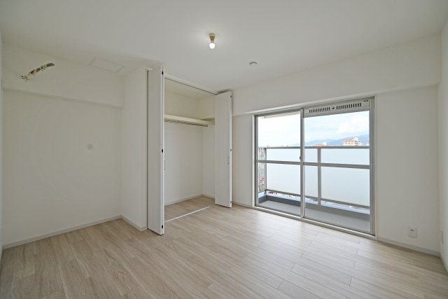 上甲子園ビューハイツの洋室|-洋室6.7帖-
全居室洋室で家具や敷物のカスタマイズを楽しめます。