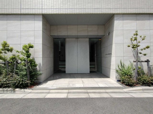 クレイシア森下のエントランス