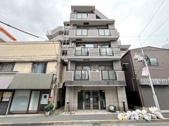 【外観】 | レーベンハイム大塚弐番館 | 手入れの行き届いた外壁やエントランスなど、「見ればわかる」レベルで清潔感を保ったマンションです。築年数を感じさせない姿で皆様をお出迎えします。～即日のご見学可能～　お問合せはお気軽にどうぞ。