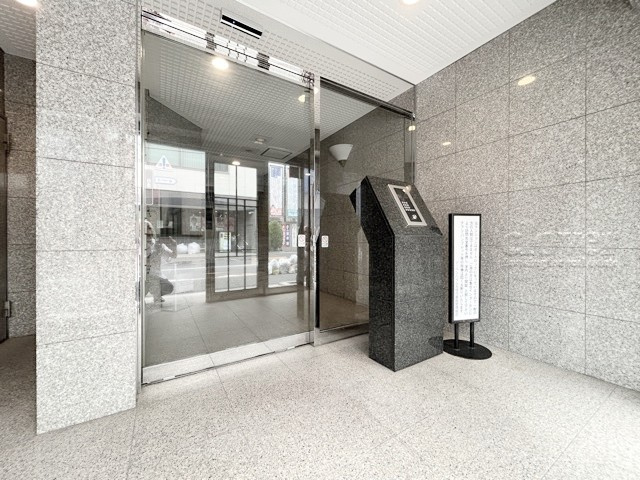 【ロビー】 | レーベンハイム大塚弐番館 | 集合ポストなどを備えたエントランスホール。ここもマンションの顔となる部分であり、しっかりと清掃の行き届いたさまに安心感をおぼえます。～即日のご見学可能～　お問合せはお気軽にどうぞ。