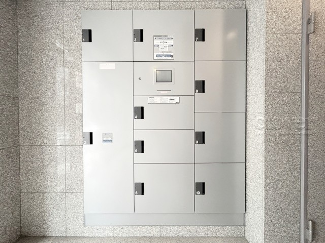 【設備】 | レーベンハイム大塚弐番館 | 仕事をしたり、家をあけがちな人にとっては必須となる、宅配BOX。ネット通販や宅配サービスの利用頻度が高い人にとっても、うれしい設備です。～即日のご見学可能～　お問合せはお気軽にどうぞ。