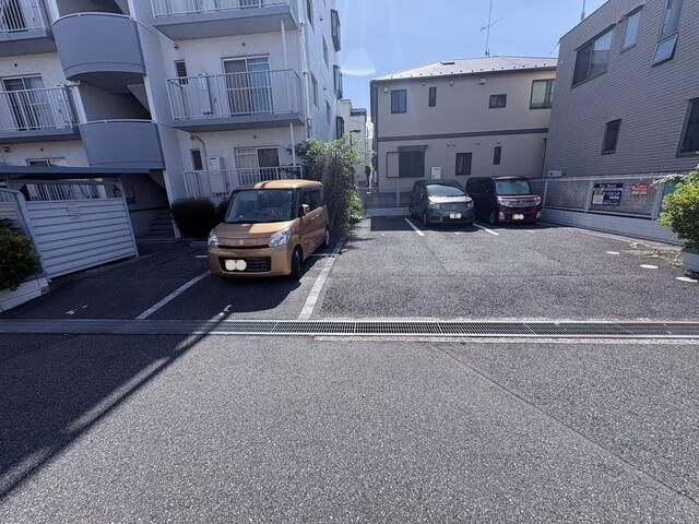 グランドメゾン東船橋の駐車場