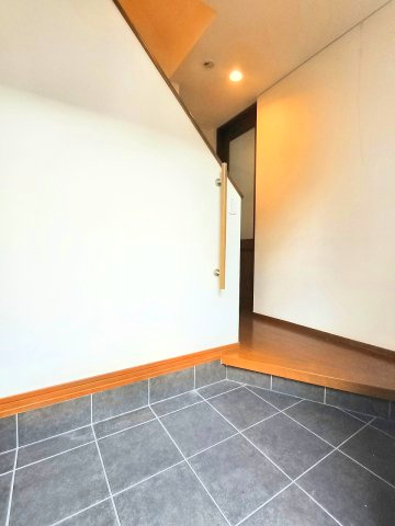 鴫野東3丁目戸建の玄関