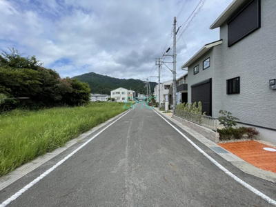 【前面道路含む現地写真】 | 坂本二丁目ニュータウン　全１４区画９号地